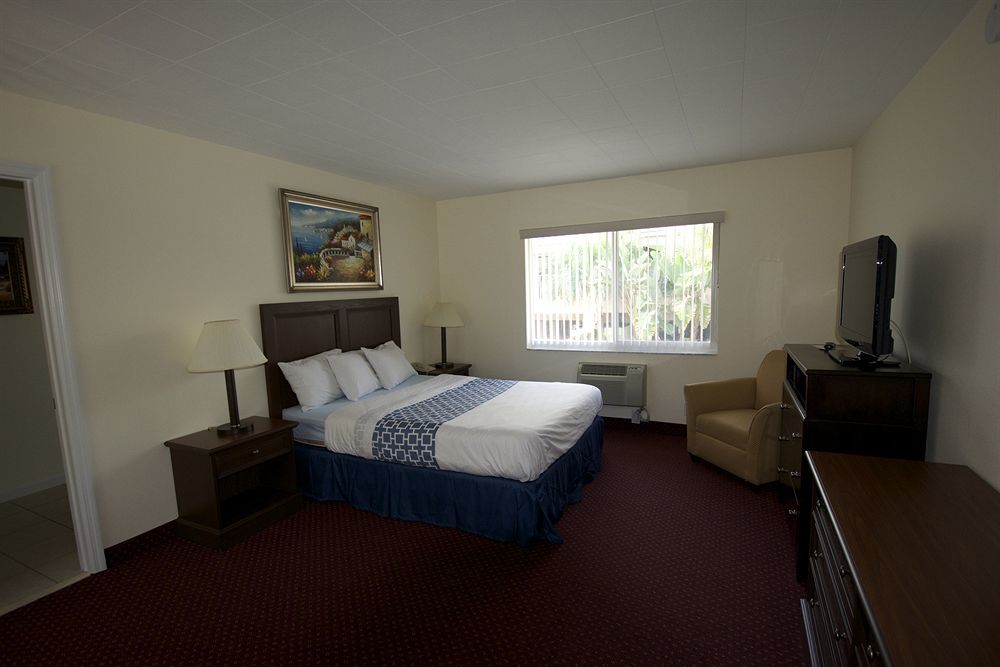 Surf Side Resort Pompano Beach Bagian luar foto